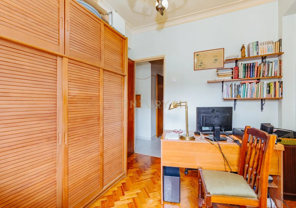 T3 Muito Luminoso com Excelente Localização na Amadora! - Image 13